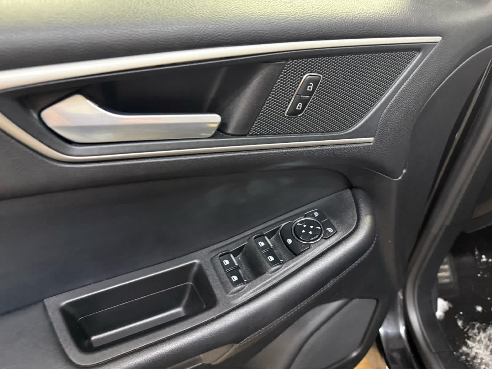 2023 Ford Edge SEL - Agate Black Metallic exterior view 7