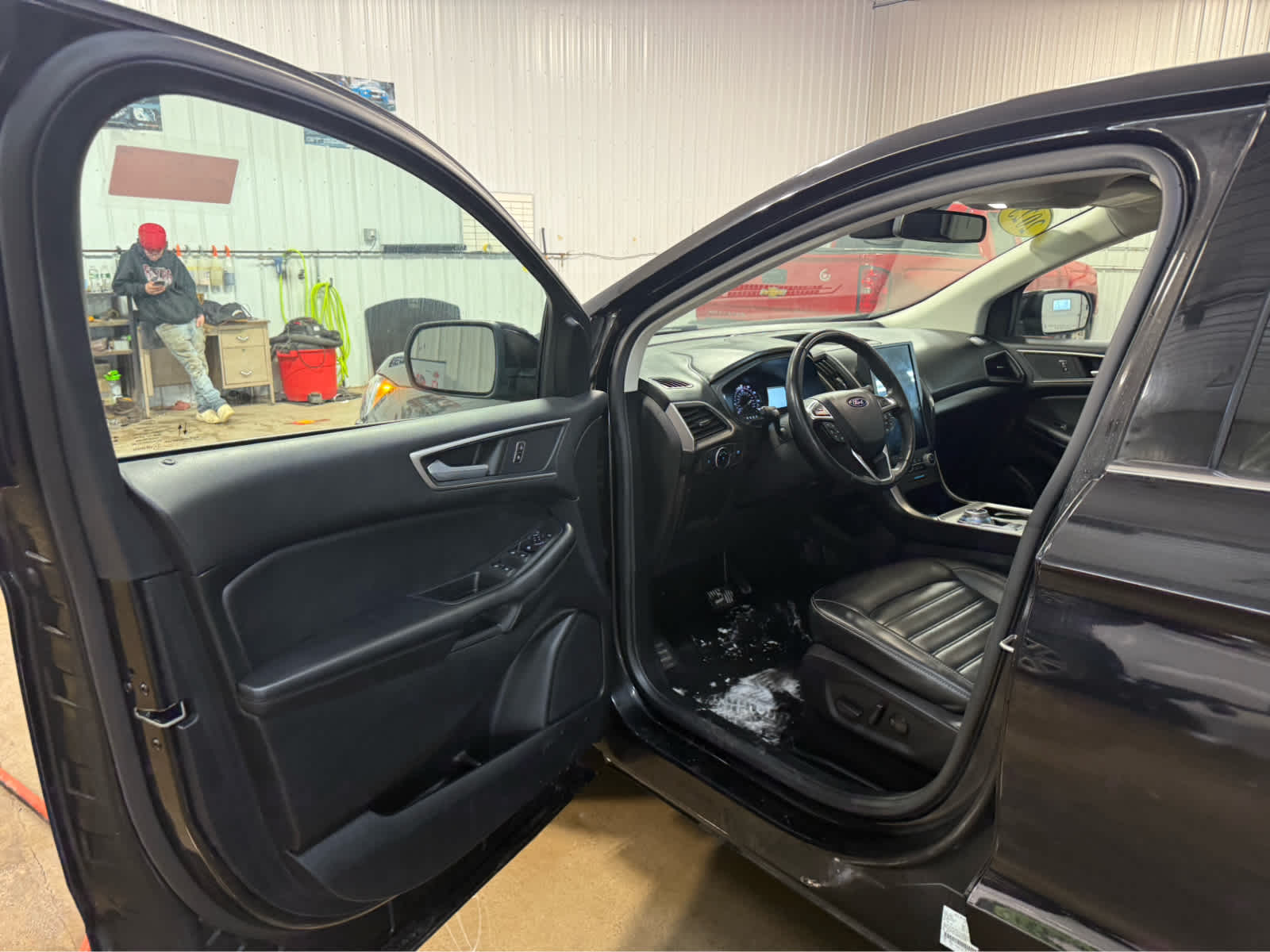 2023 Ford Edge SEL - Agate Black Metallic exterior view 6