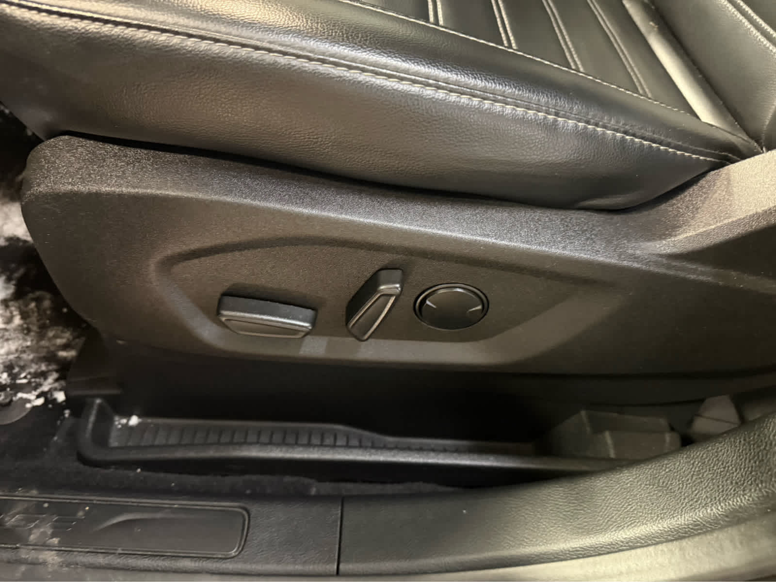 2023 Ford Edge SEL - Agate Black Metallic exterior view 8