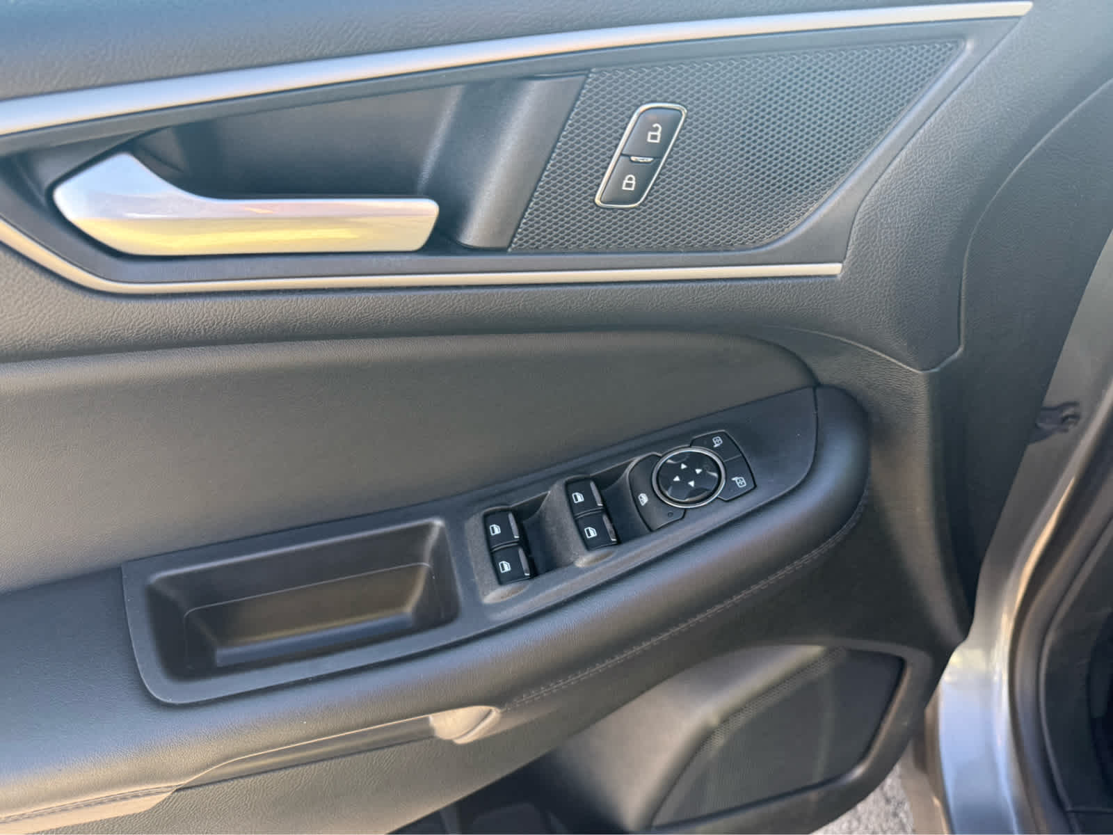 2023 Ford Edge SEL - Carbonized Gray Metallic exterior view 7