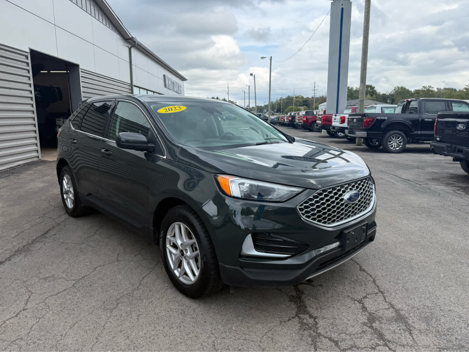 2023 Ford Edge SEL - Forged Green Metallic exterior view 2