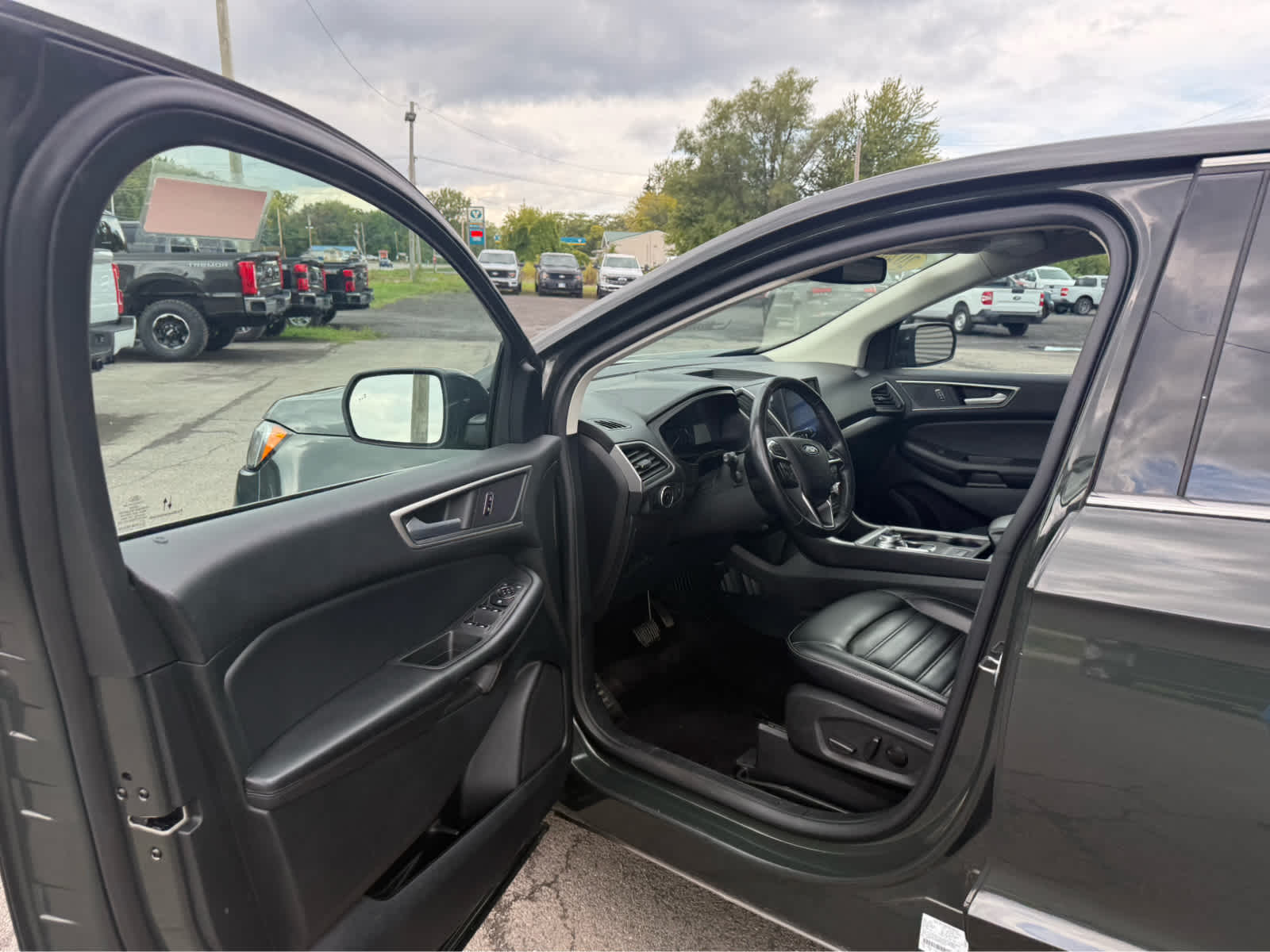 2023 Ford Edge SEL - Forged Green Metallic exterior view 6