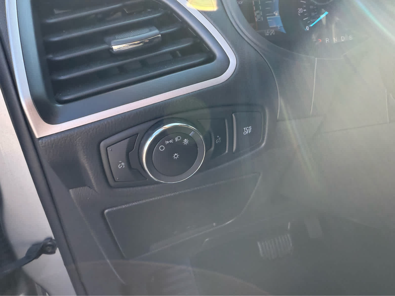 2023 Ford Edge SEL - Iconic Silver Metallic exterior view 11