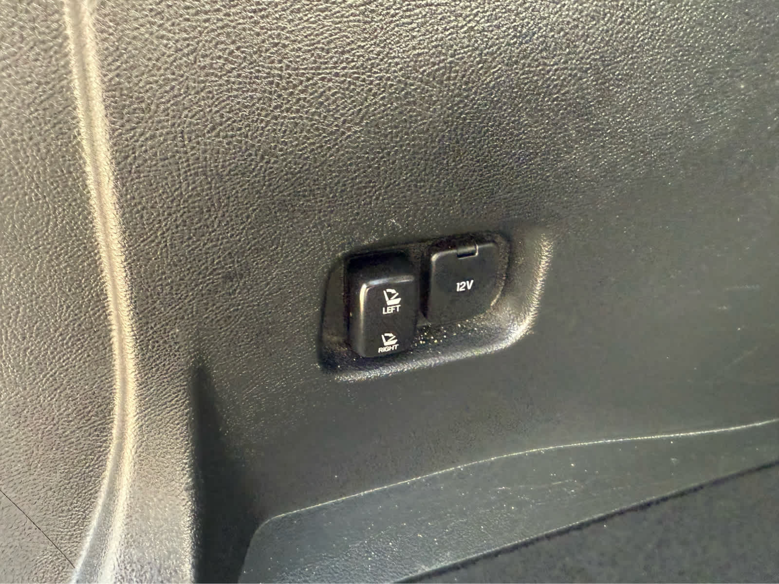 2023 Ford Edge SEL - Iconic Silver Metallic exterior view 19