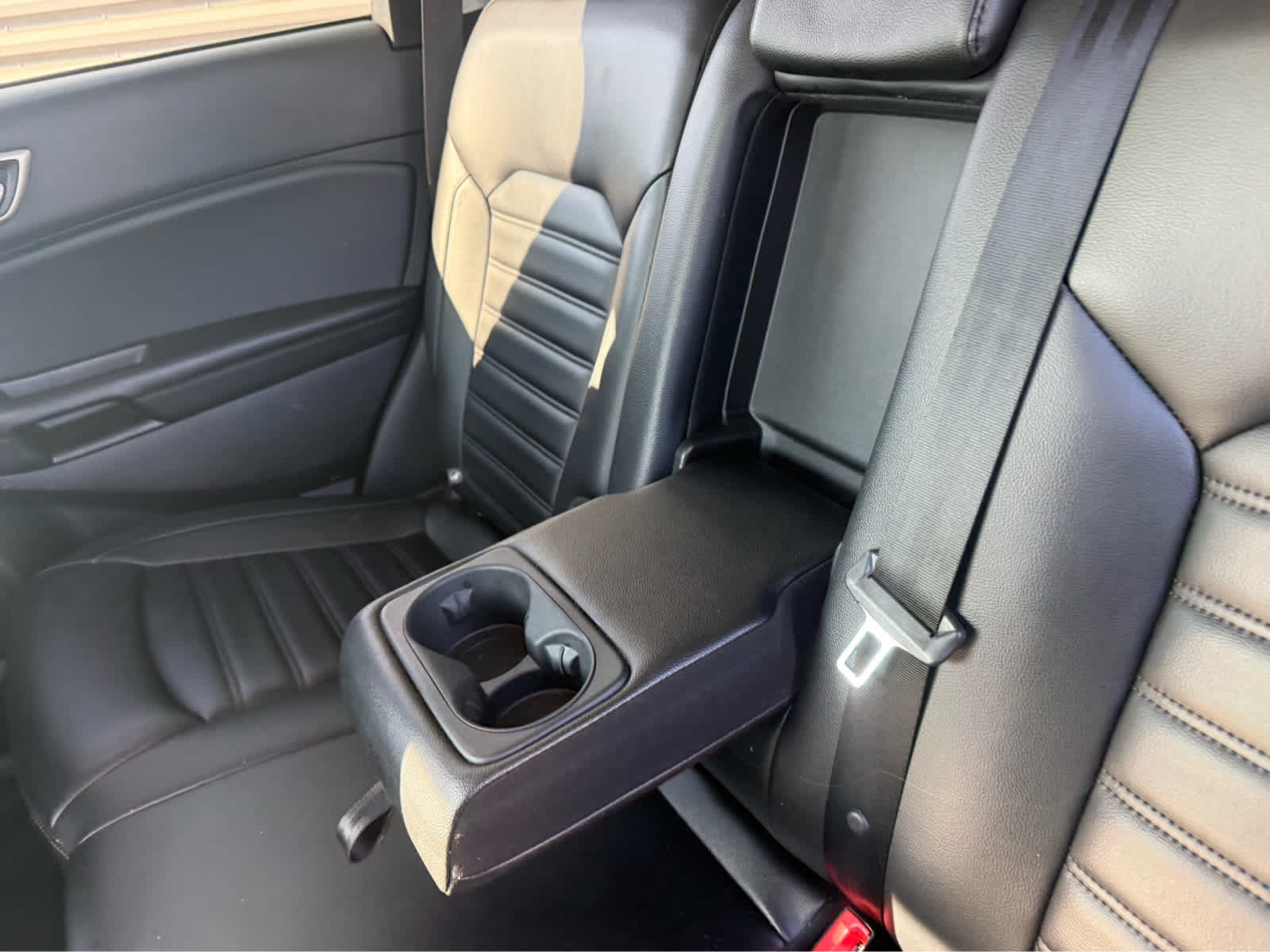 2023 Ford Edge SEL - Iconic Silver Metallic exterior view 17