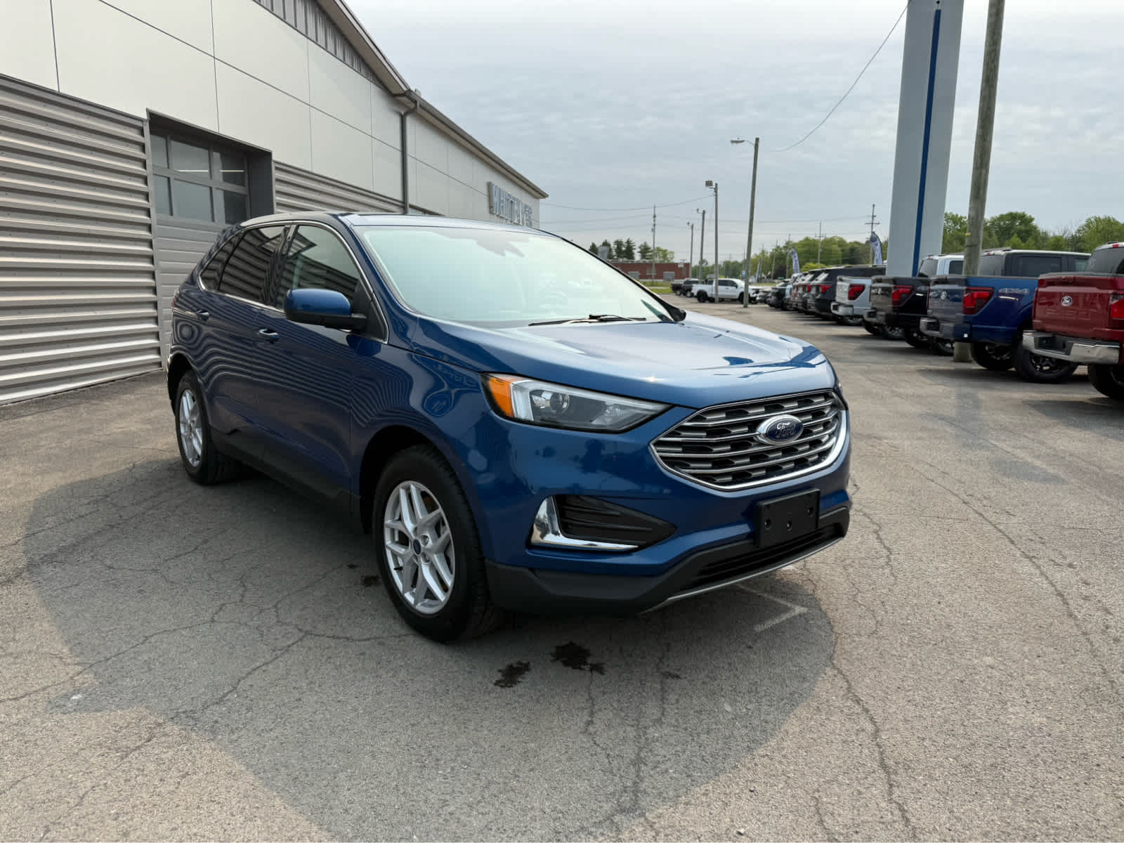 2022 Ford Edge SEL - Atlas Blue Metallic exterior view 2
