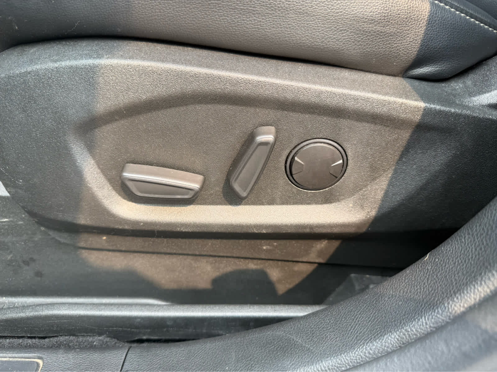 2022 Ford Edge SEL - Atlas Blue Metallic exterior view 8