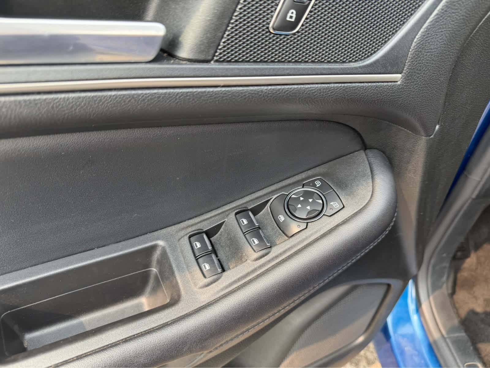 2022 Ford Edge SEL - Atlas Blue Metallic exterior view 7