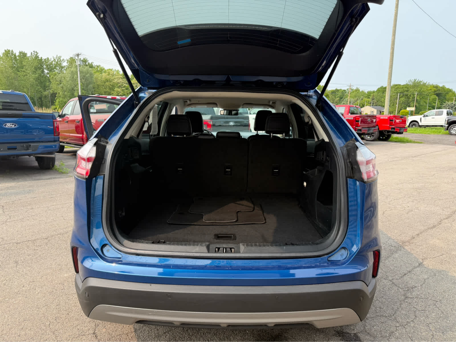 2022 Ford Edge SEL - Atlas Blue Metallic exterior view 18