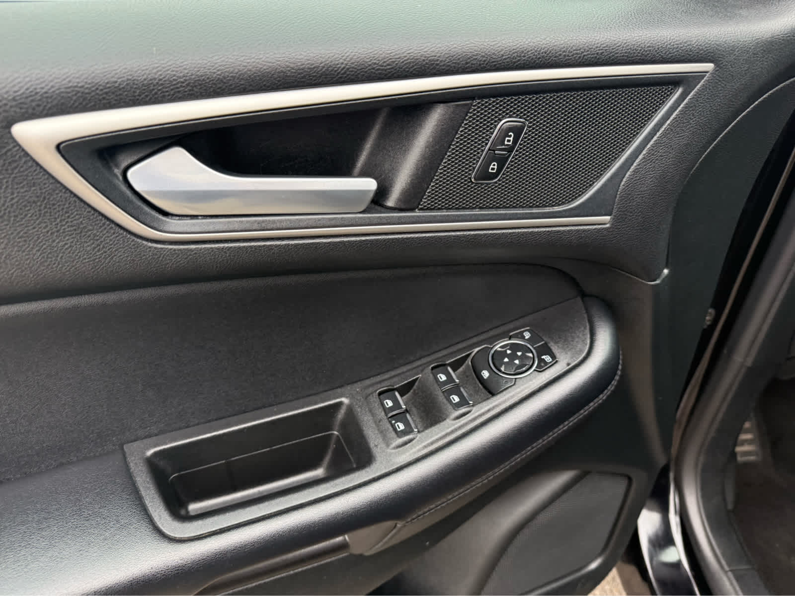 2023 Ford Edge SEL - Agate Black Metallic exterior view 7