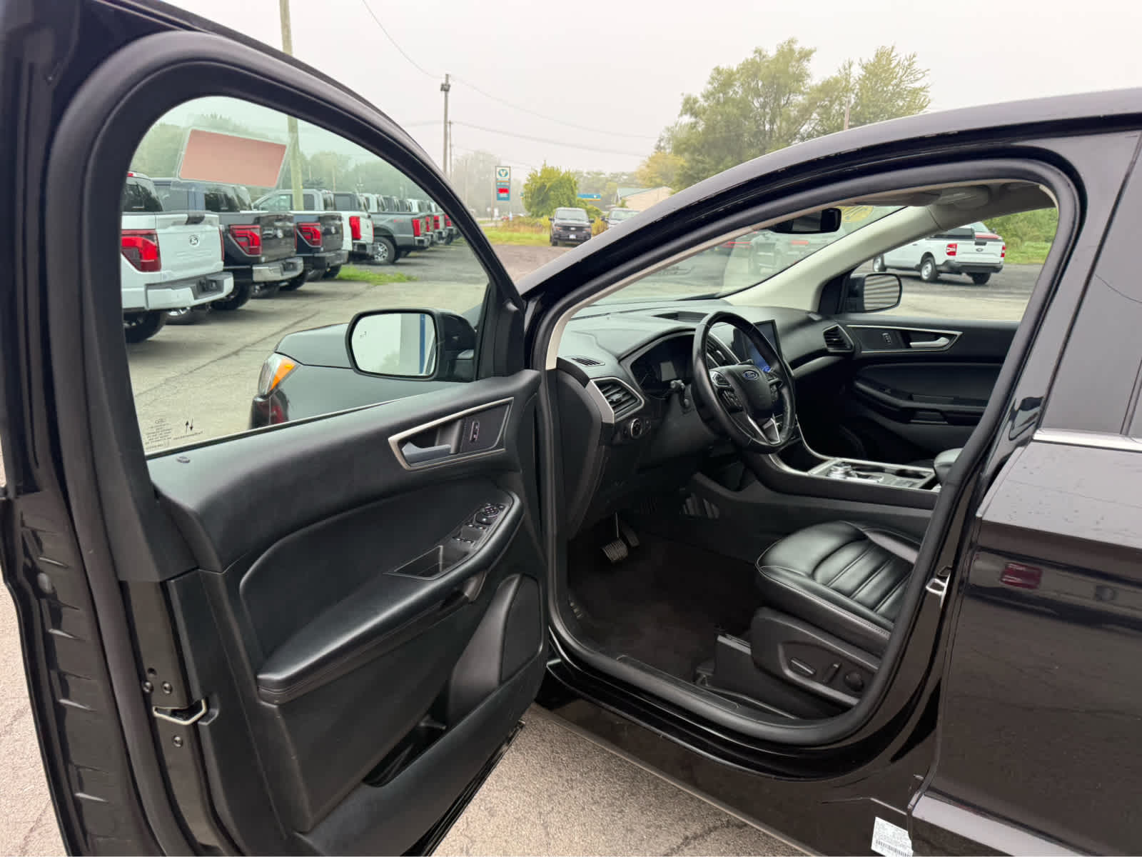 2023 Ford Edge SEL - Agate Black Metallic exterior view 6