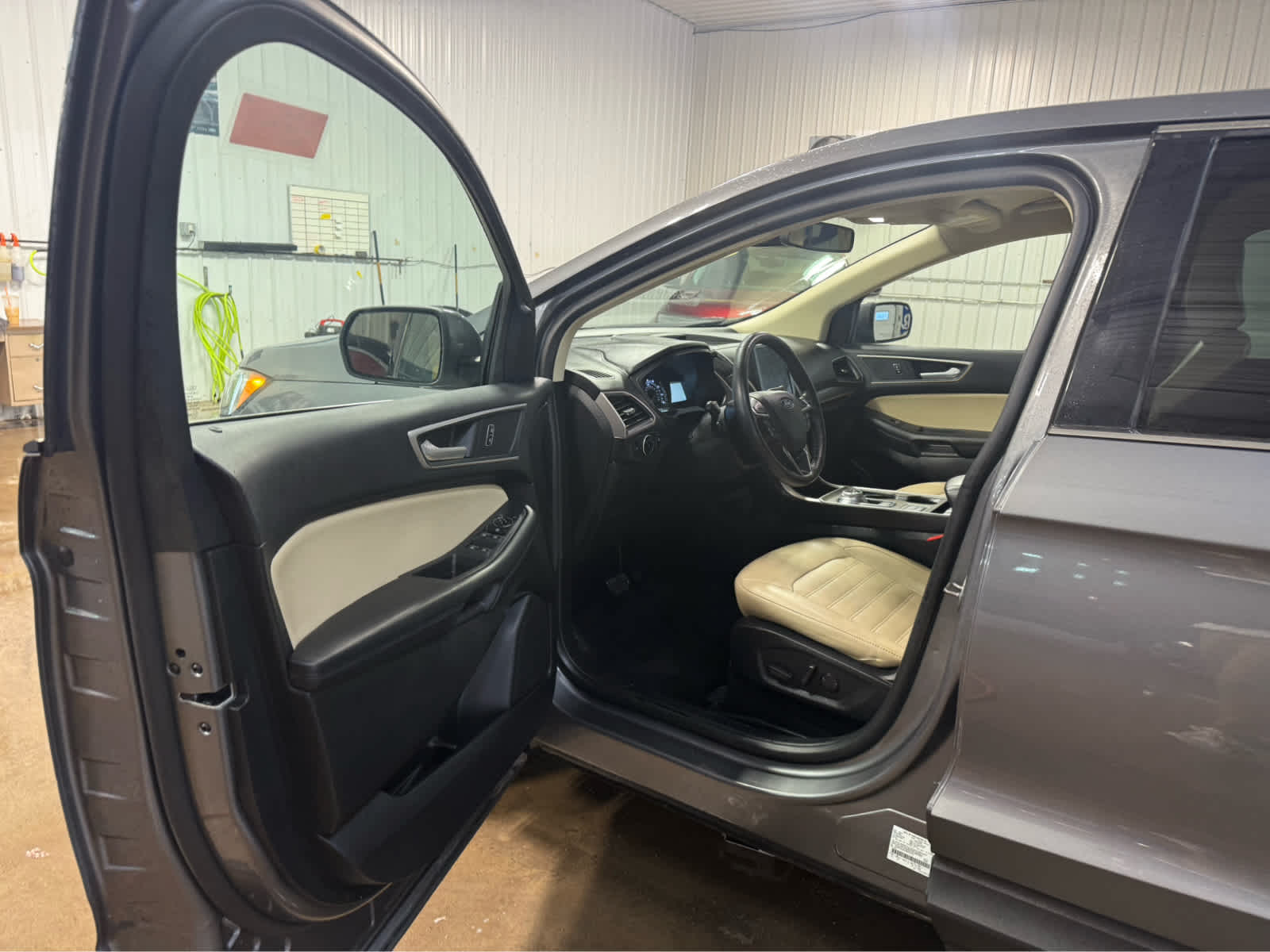 2024 Ford Edge SEL - Carbonized Gray Metallic exterior view 6