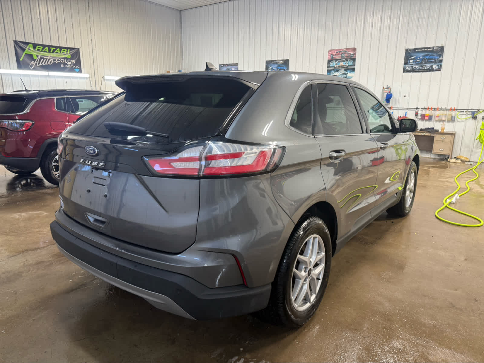 2024 Ford Edge SEL - Carbonized Gray Metallic exterior view 5