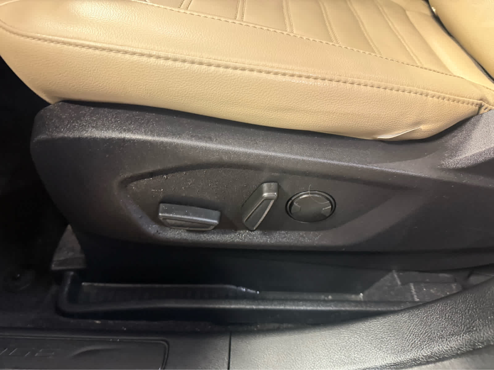 2024 Ford Edge SEL - Carbonized Gray Metallic exterior view 8