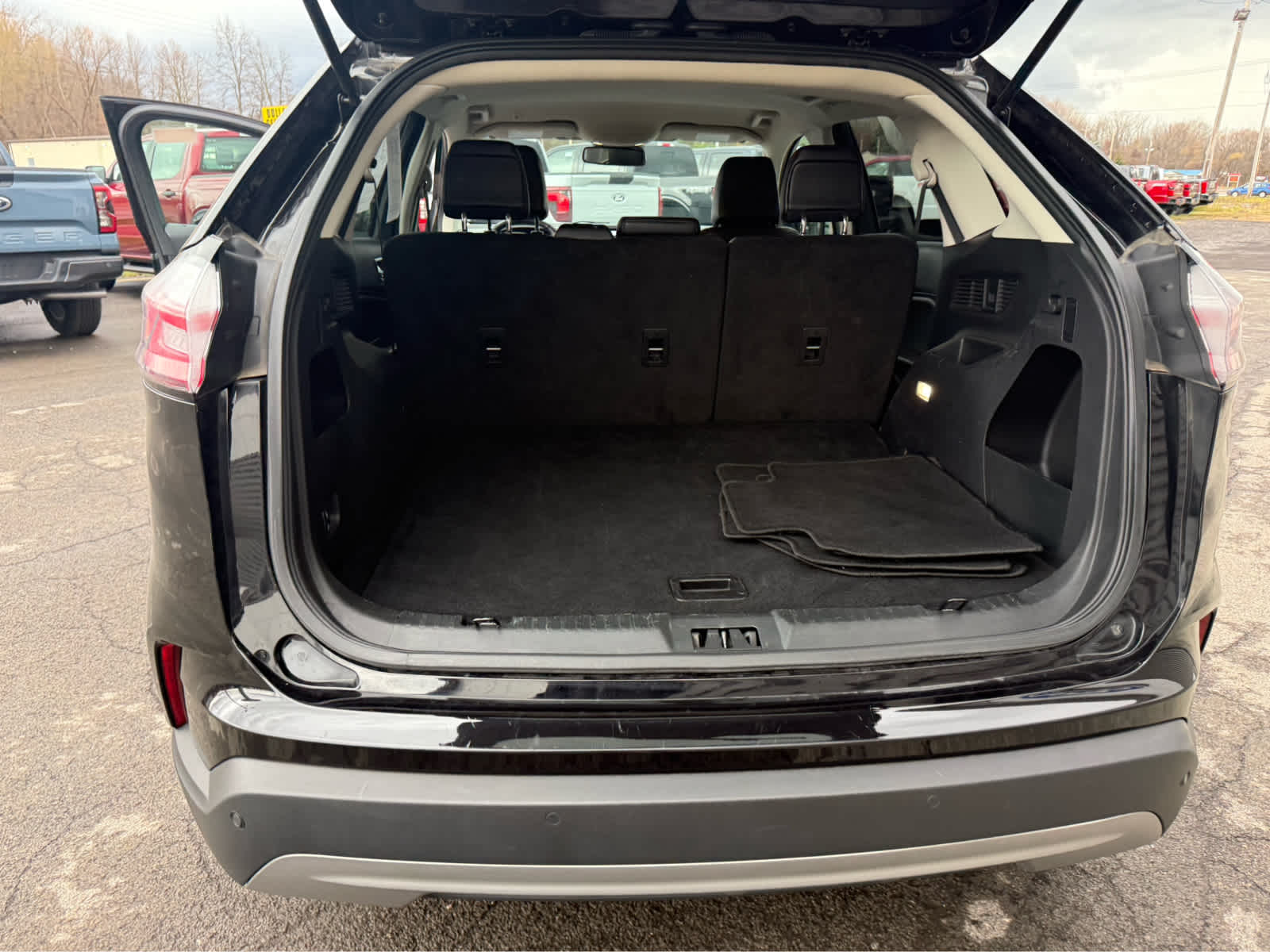 2024 Ford Edge SEL - Agate Black Metallic exterior view 18