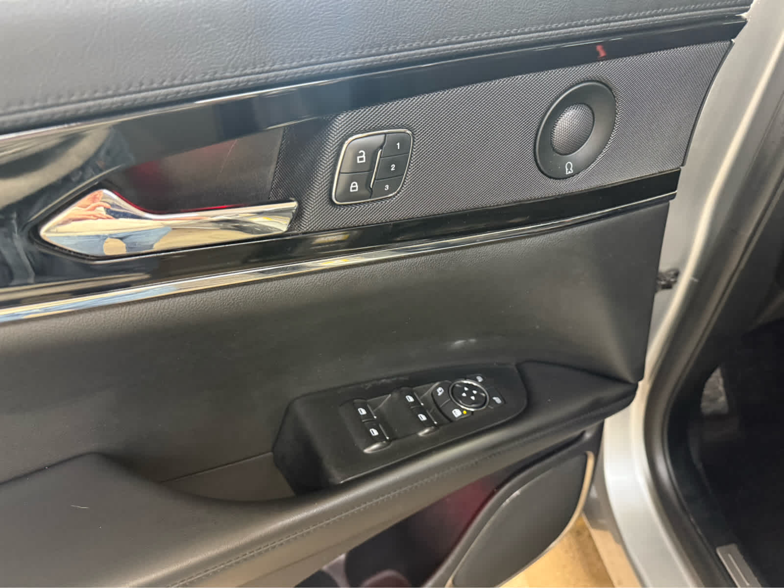 2021 Lincoln Nautilus Reserve - Silver Radiance exterior view 7