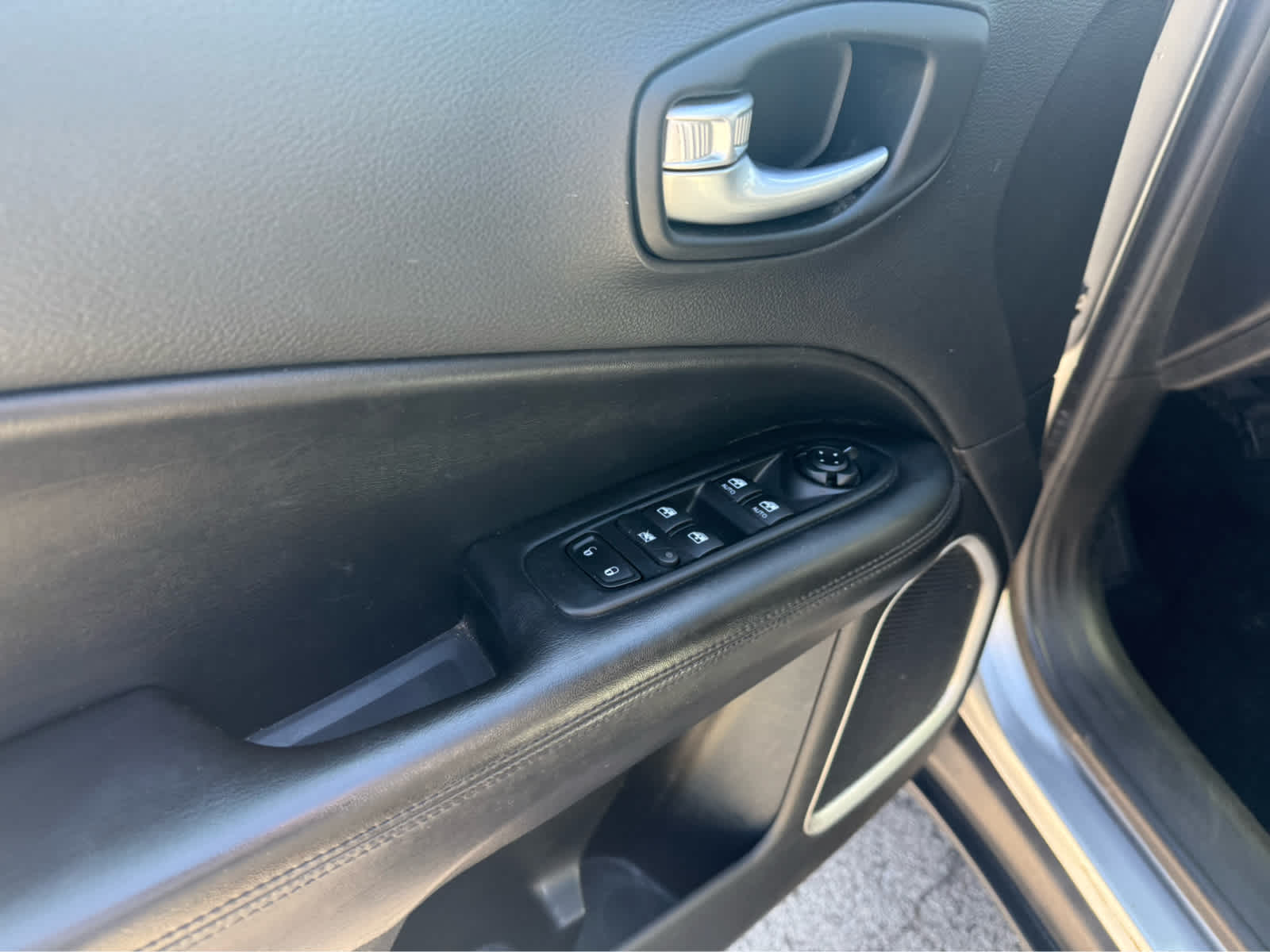 2018 Jeep Compass Altitude - Billet Silver Metallic Clearcoat exterior view 7