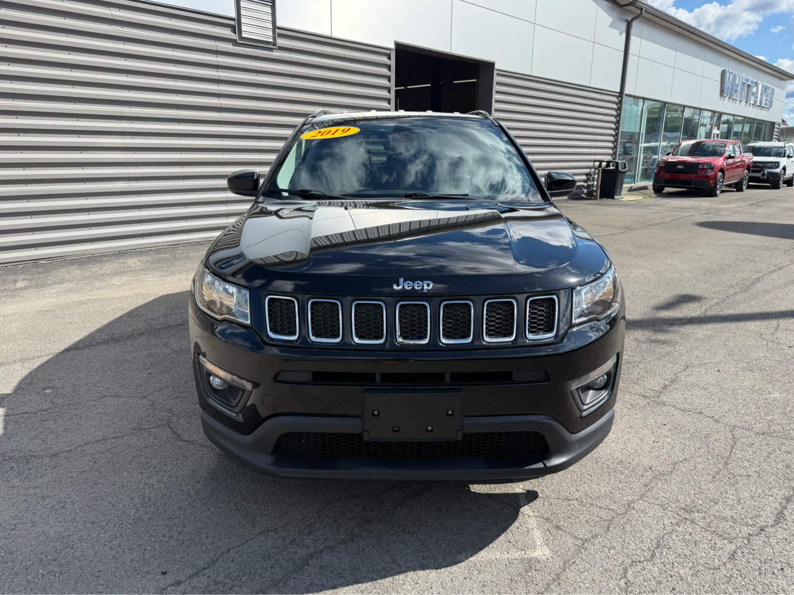 2019 Jeep Compass Latitude - Diamond Black Crystal Pearlcoat exterior view 3