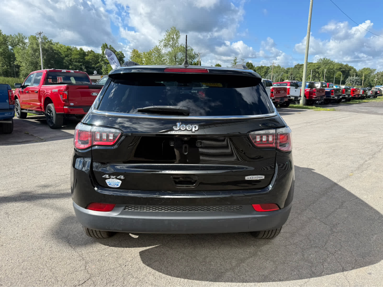 2019 Jeep Compass Latitude - Diamond Black Crystal Pearlcoat exterior view 5