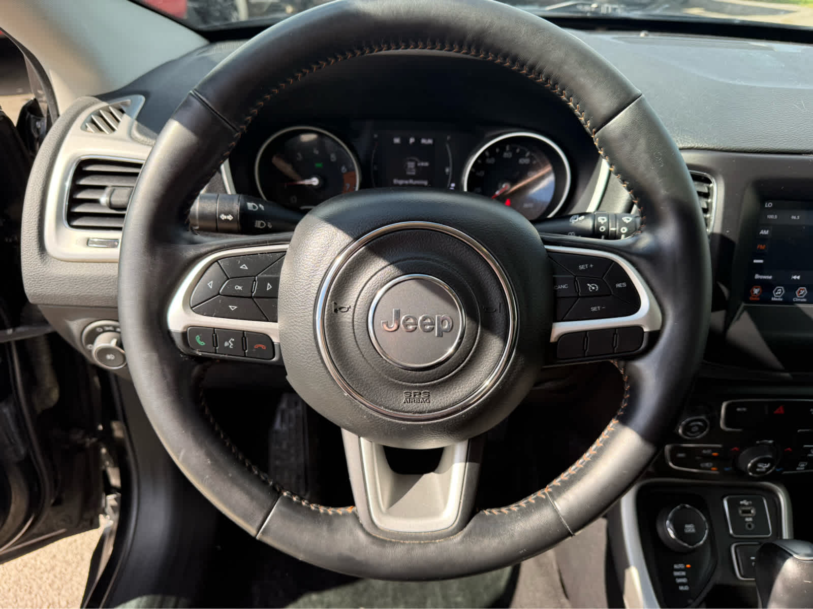 2019 Jeep Compass Latitude - Diamond Black Crystal Pearlcoat exterior view 8