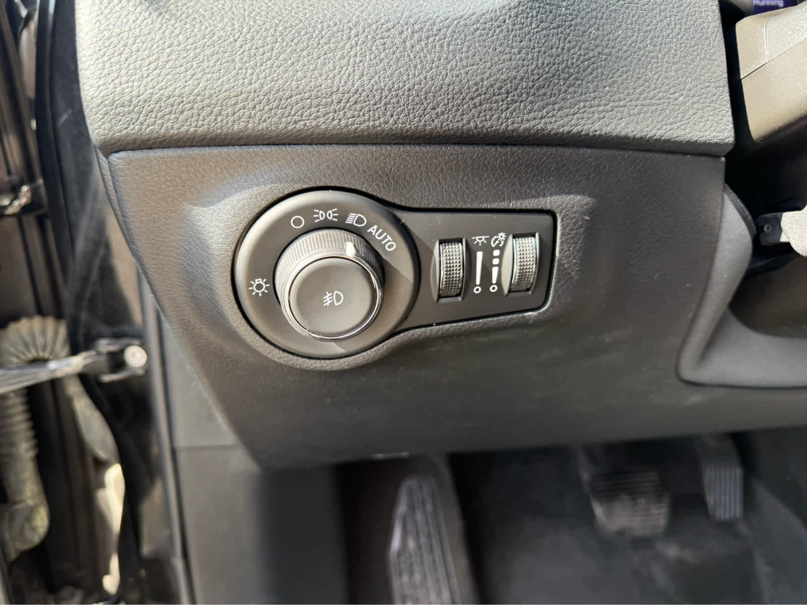 2019 Jeep Compass Latitude - Diamond Black Crystal Pearlcoat exterior view 10