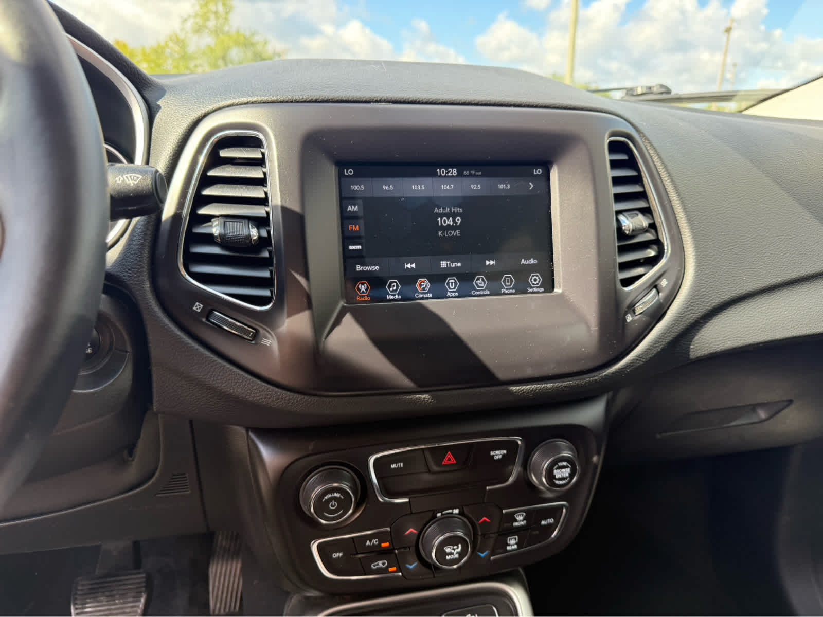 2019 Jeep Compass Latitude - Diamond Black Crystal Pearlcoat exterior view 12