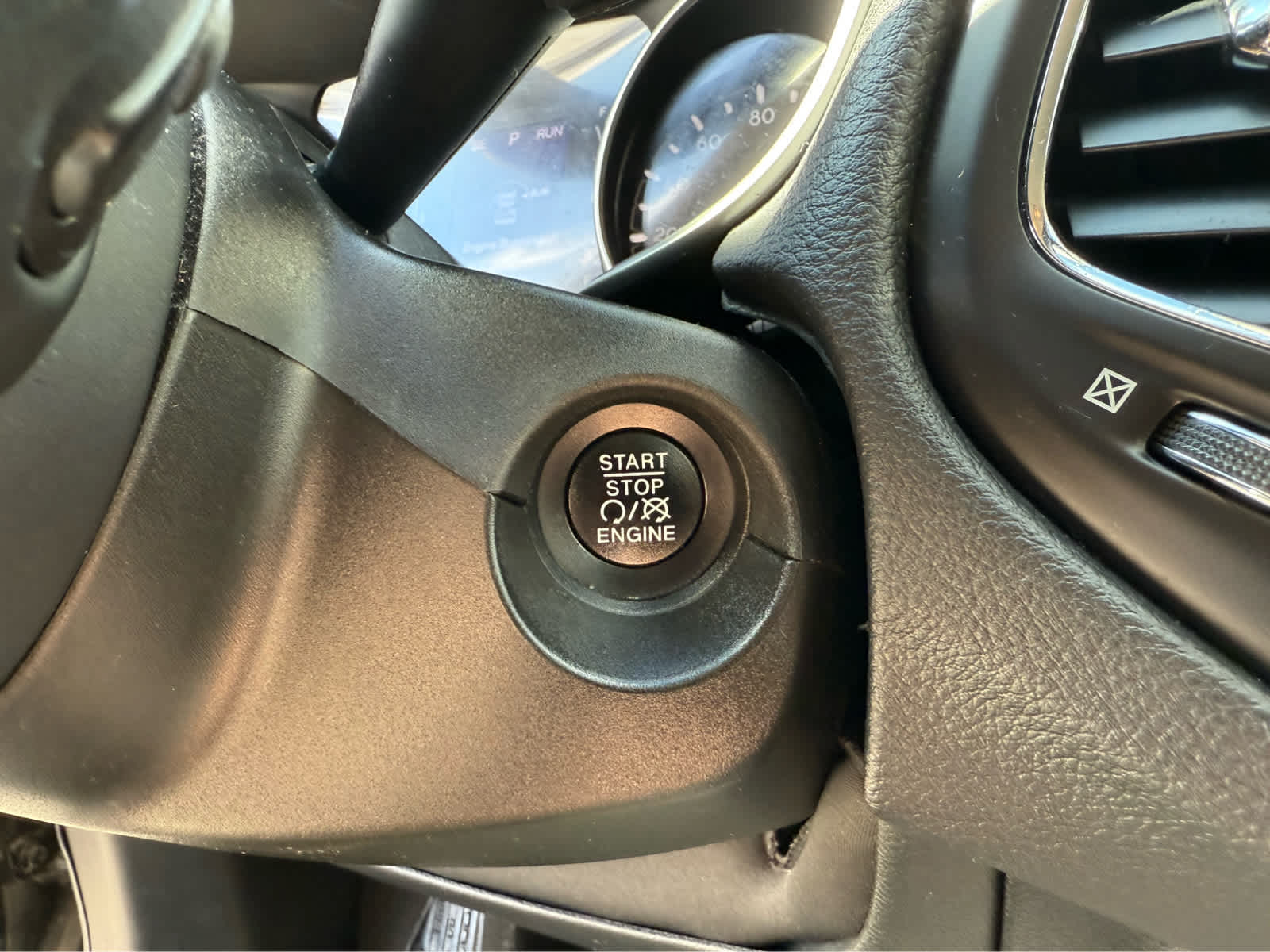 2019 Jeep Compass Latitude - Diamond Black Crystal Pearlcoat exterior view 11