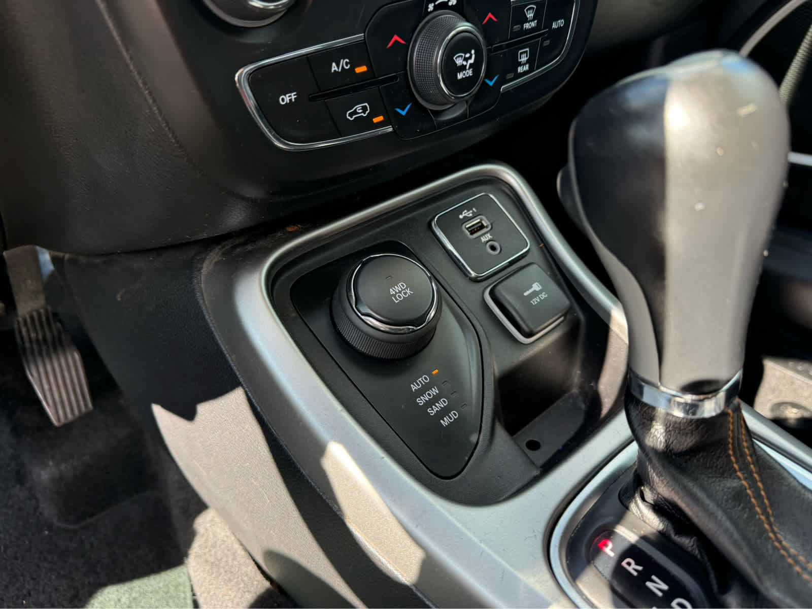 2019 Jeep Compass Latitude - Diamond Black Crystal Pearlcoat exterior view 13