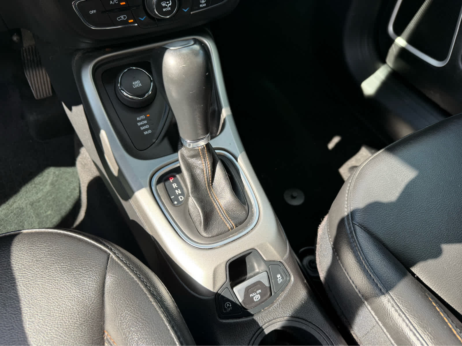 2019 Jeep Compass Latitude - Diamond Black Crystal Pearlcoat exterior view 14