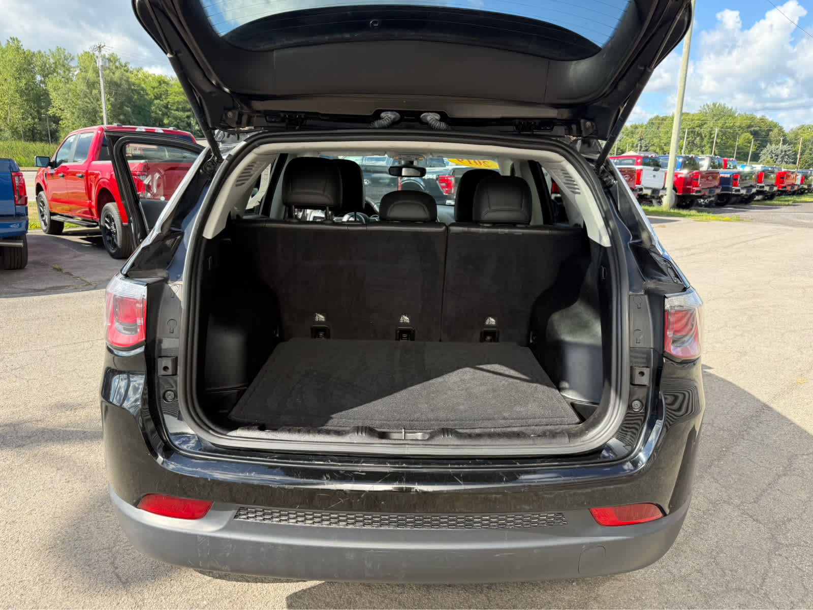 2019 Jeep Compass Latitude - Diamond Black Crystal Pearlcoat exterior view 18