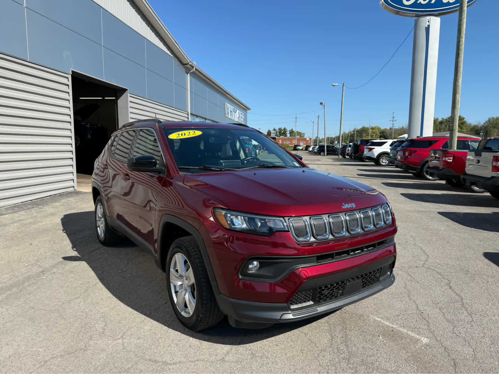 2022 Jeep Compass Latitude - Velvet Red Pearlcoat exterior view 3