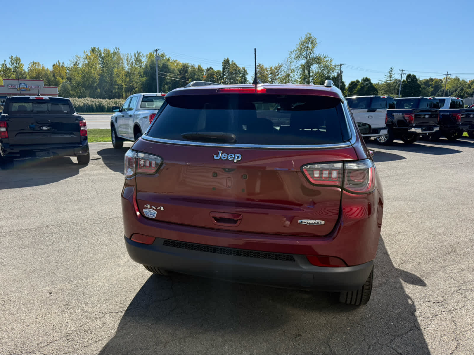 2022 Jeep Compass Latitude - Velvet Red Pearlcoat exterior view 4