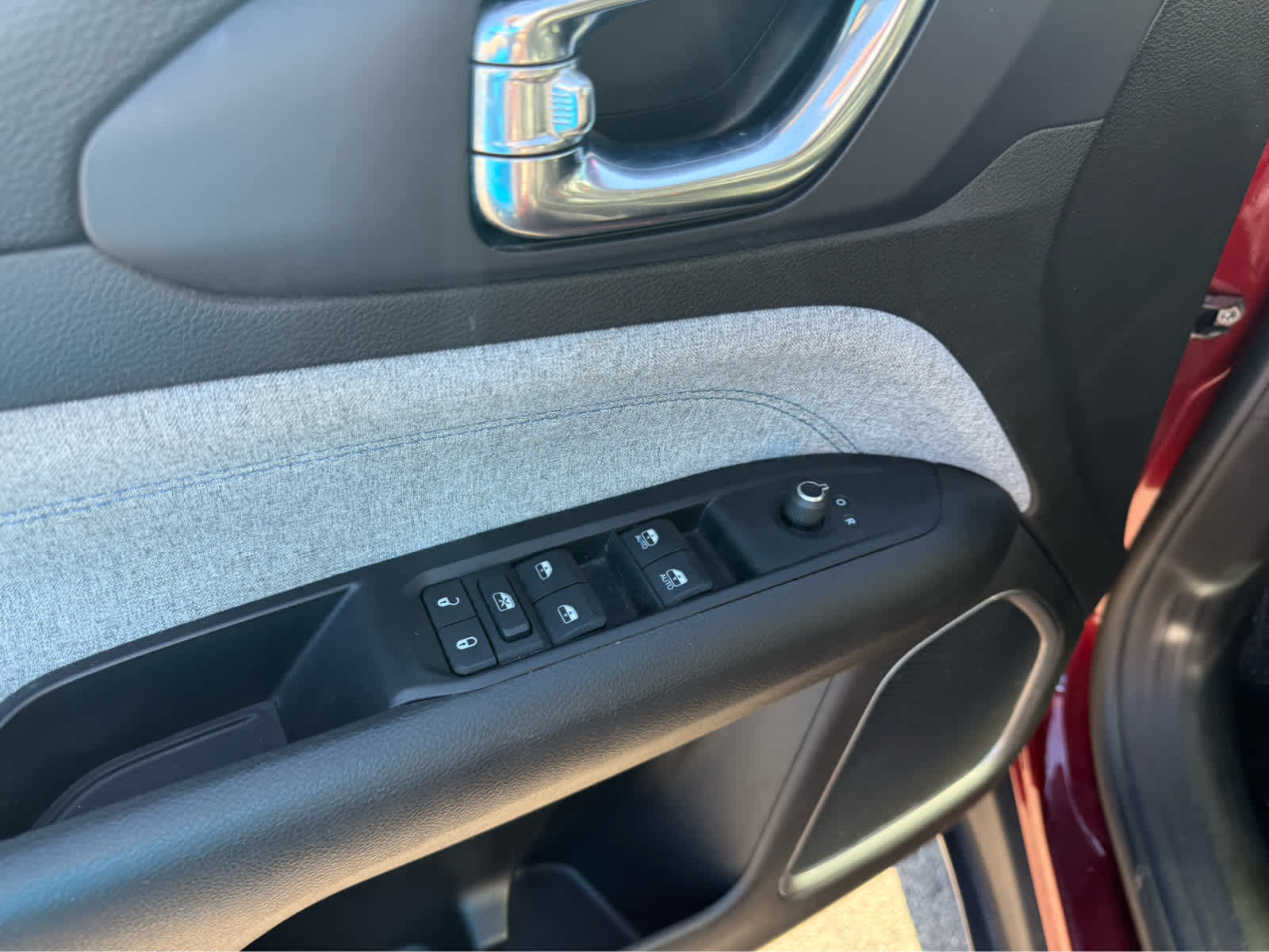 2022 Jeep Compass Latitude - Velvet Red Pearlcoat exterior view 7