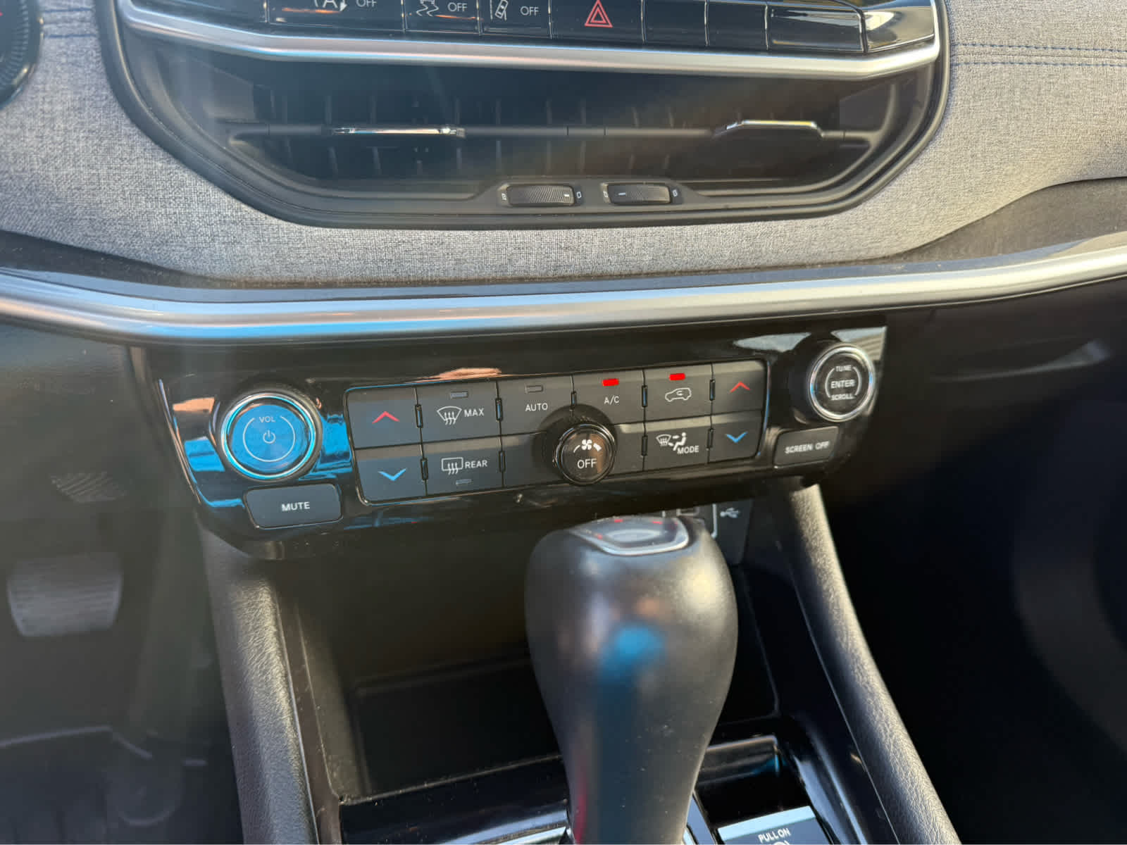 2022 Jeep Compass Latitude - Velvet Red Pearlcoat exterior view 14