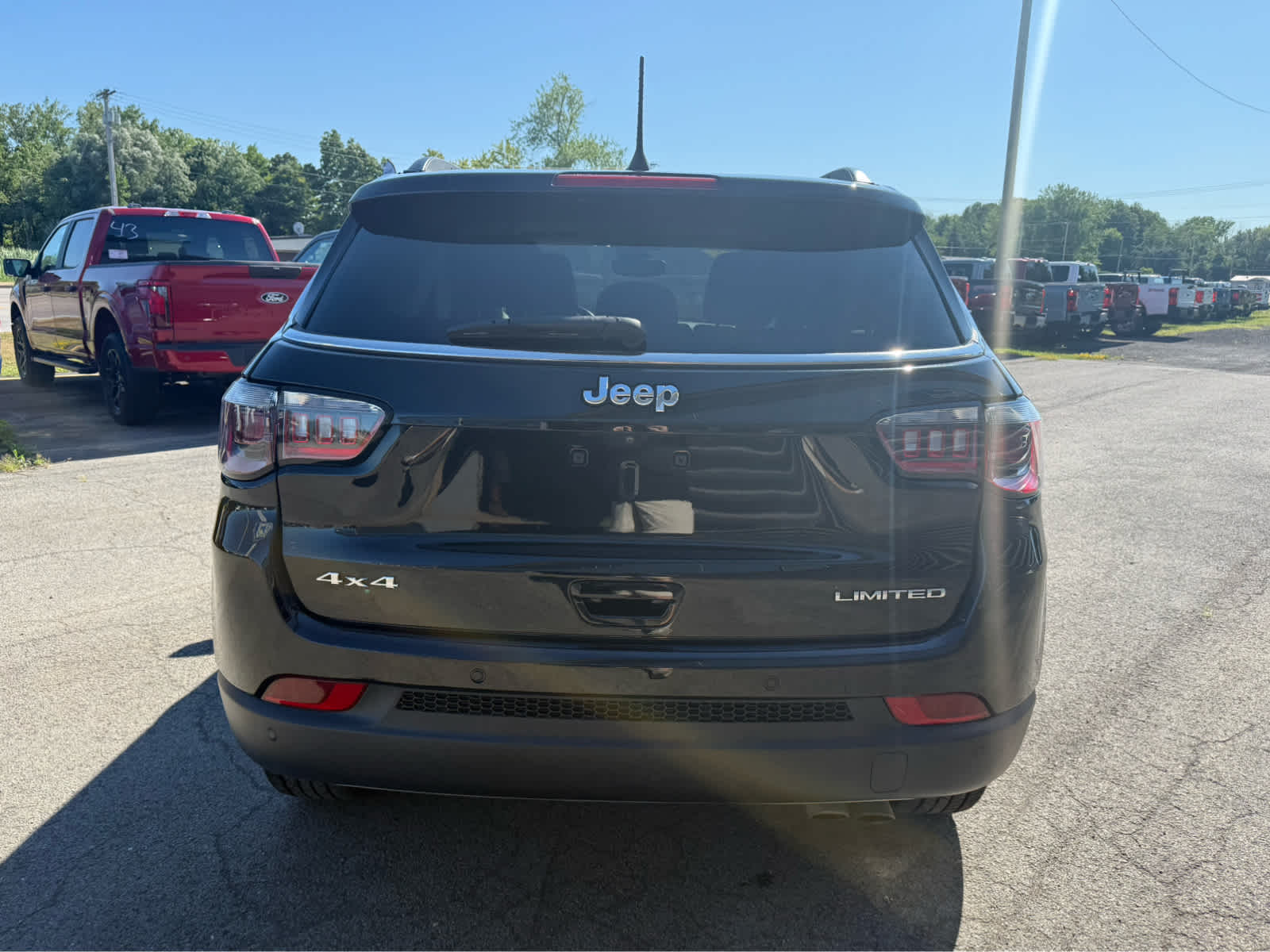 2022 Jeep Compass Limited - Diamond Black Crystal Pearlcoat exterior view 5