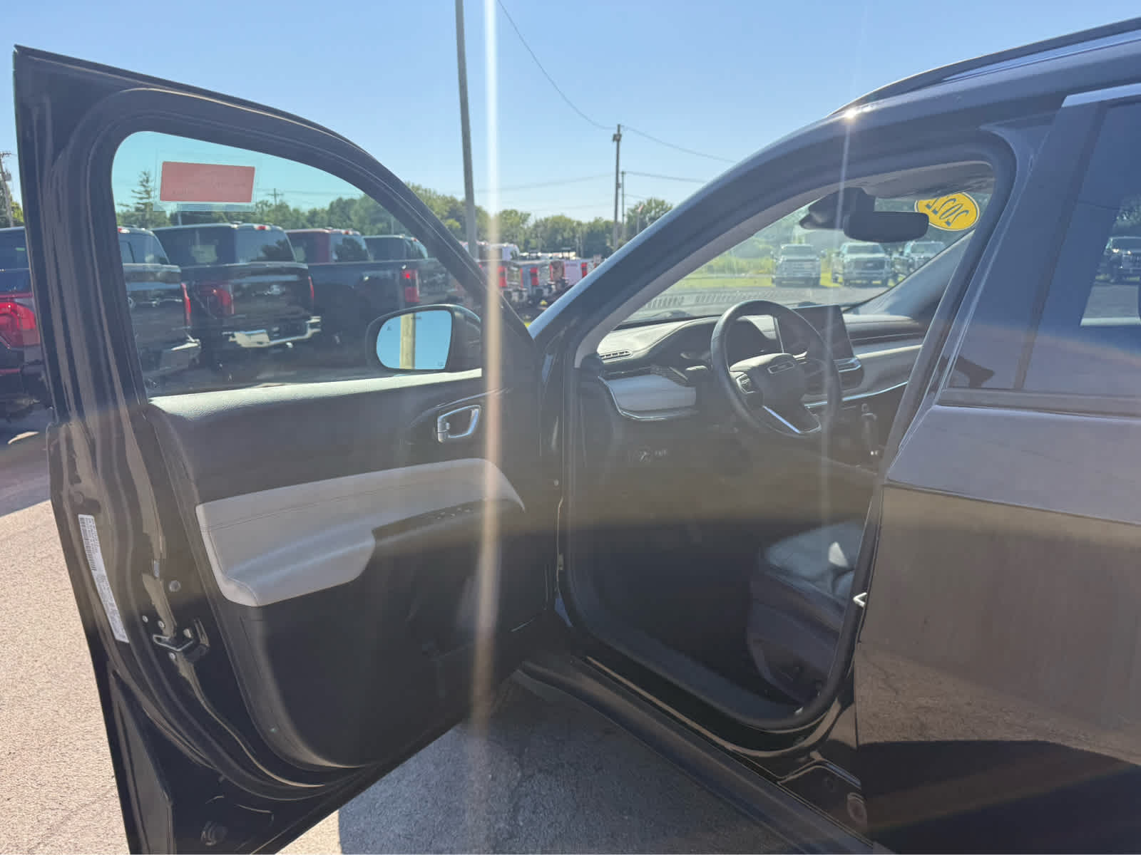 2022 Jeep Compass Limited - Diamond Black Crystal Pearlcoat exterior view 6