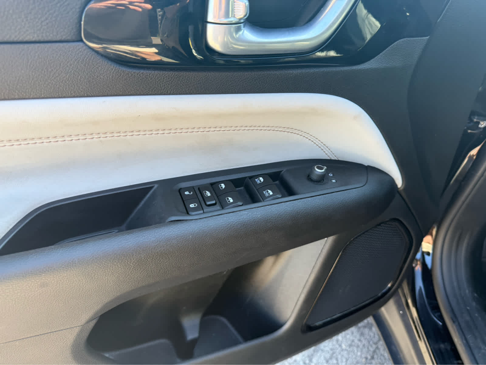 2022 Jeep Compass Limited - Diamond Black Crystal Pearlcoat exterior view 7