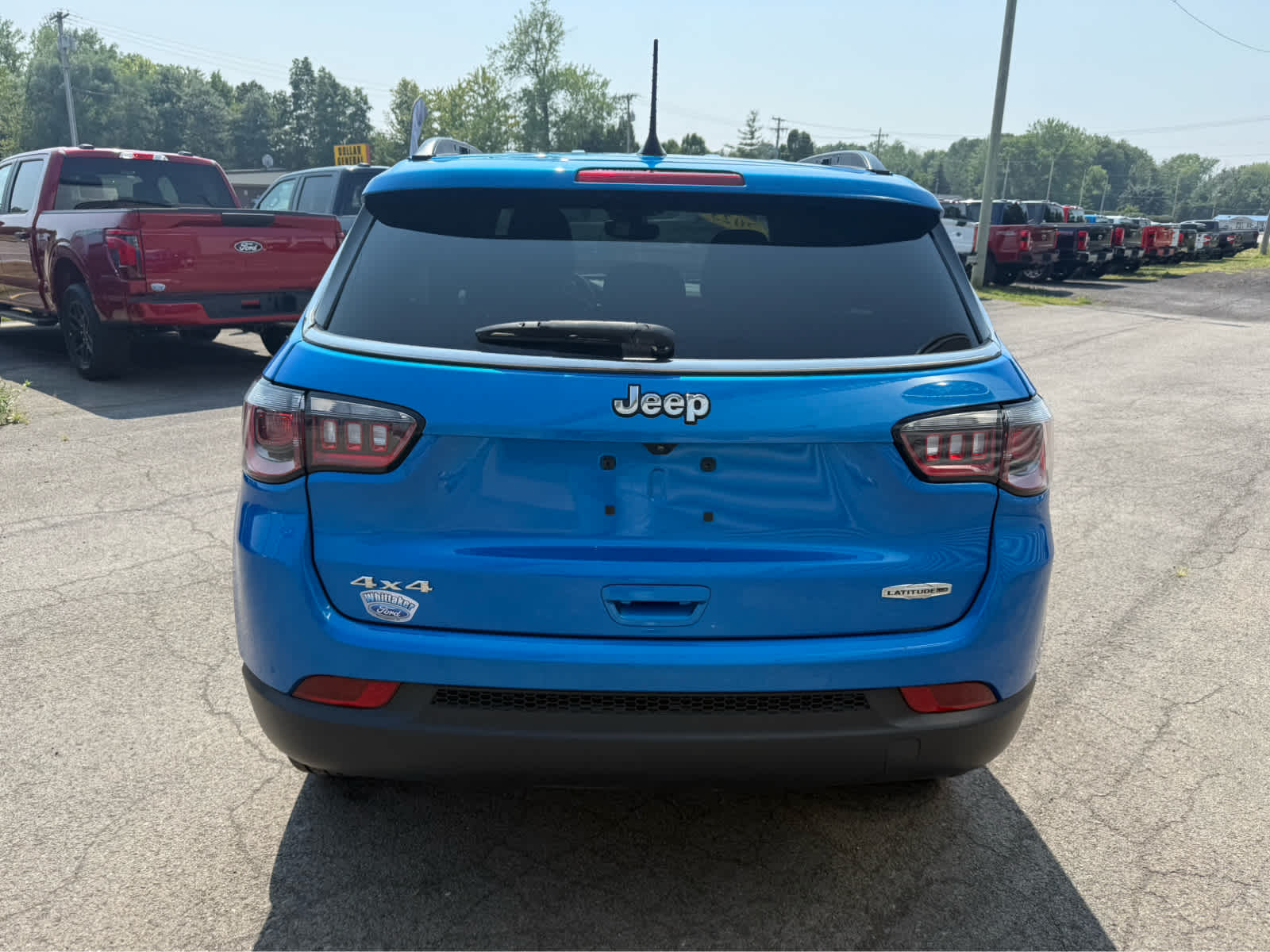 2023 Jeep Compass Latitude Lux - Laser Blue Pearlcoat exterior view 5