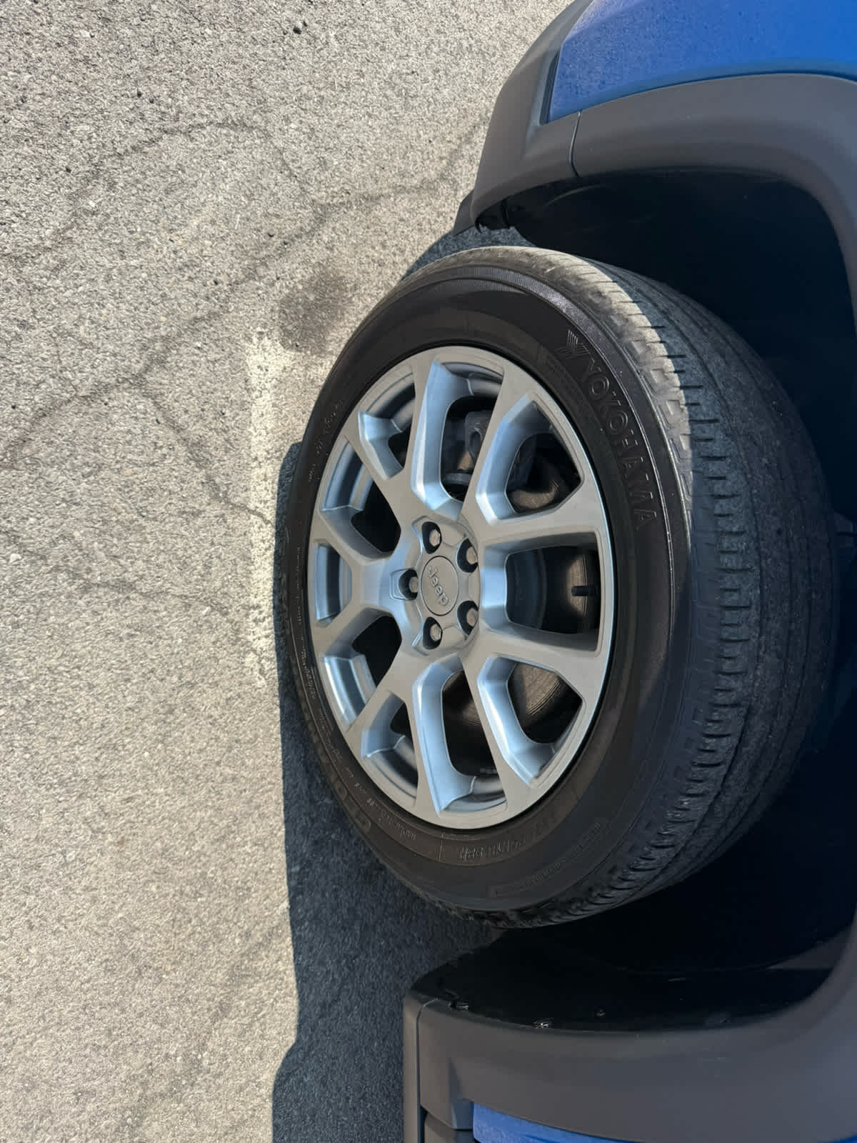 2023 Jeep Compass Latitude Lux - Laser Blue Pearlcoat exterior view 4