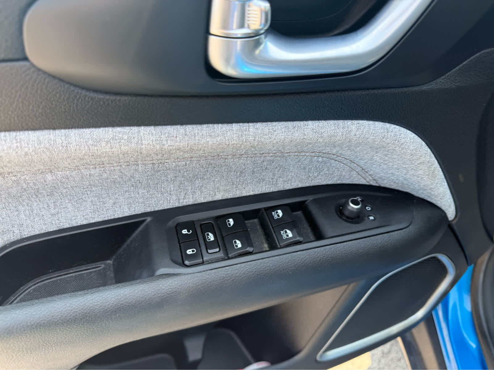 2023 Jeep Compass Latitude Lux - Laser Blue Pearlcoat exterior view 7