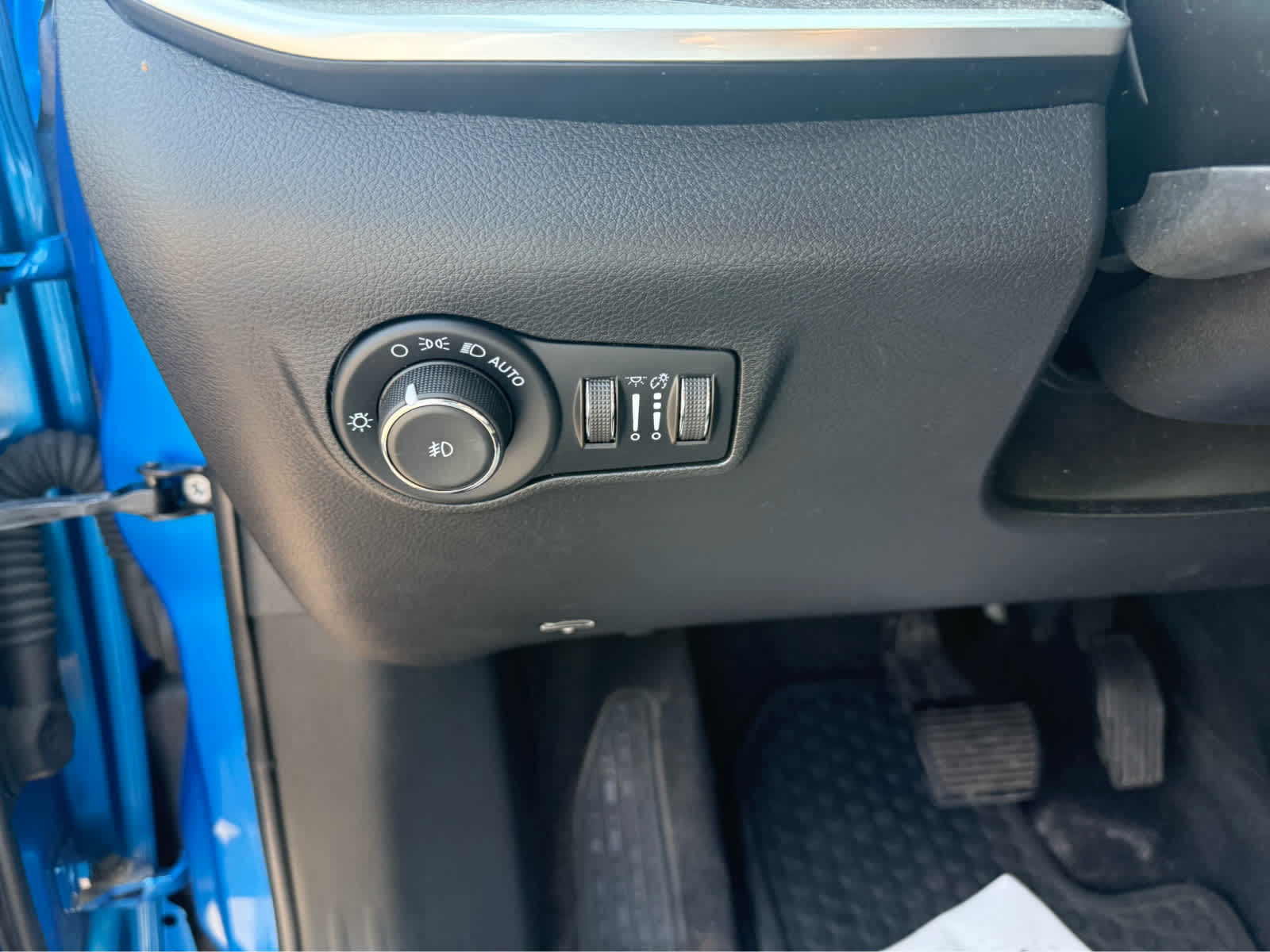 2023 Jeep Compass Latitude Lux - Laser Blue Pearlcoat exterior view 11