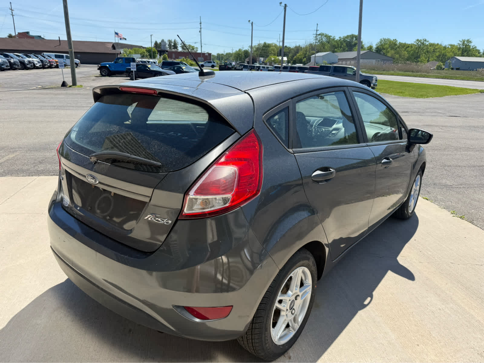 2019 Ford Fiesta SE - Magnetic Metallic exterior view 5