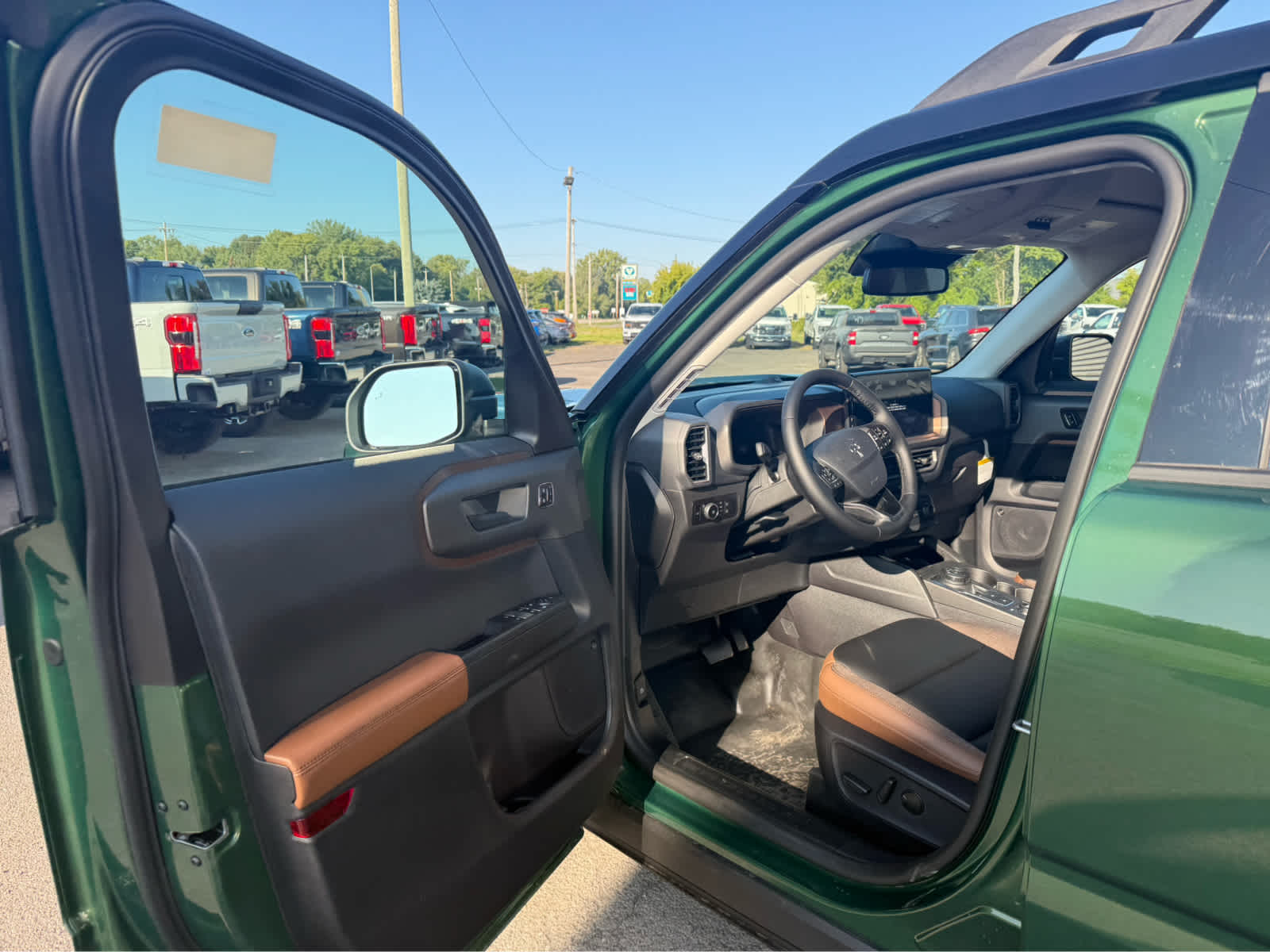 2025 Ford Bronco Sport Outer Banks - Eruption Green Metallic exterior view 7