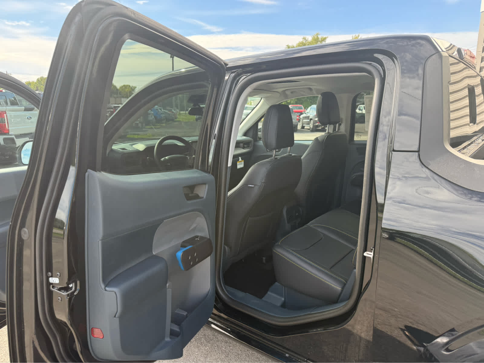 2025 Ford Maverick Lobo High - Shadow Black exterior view 20