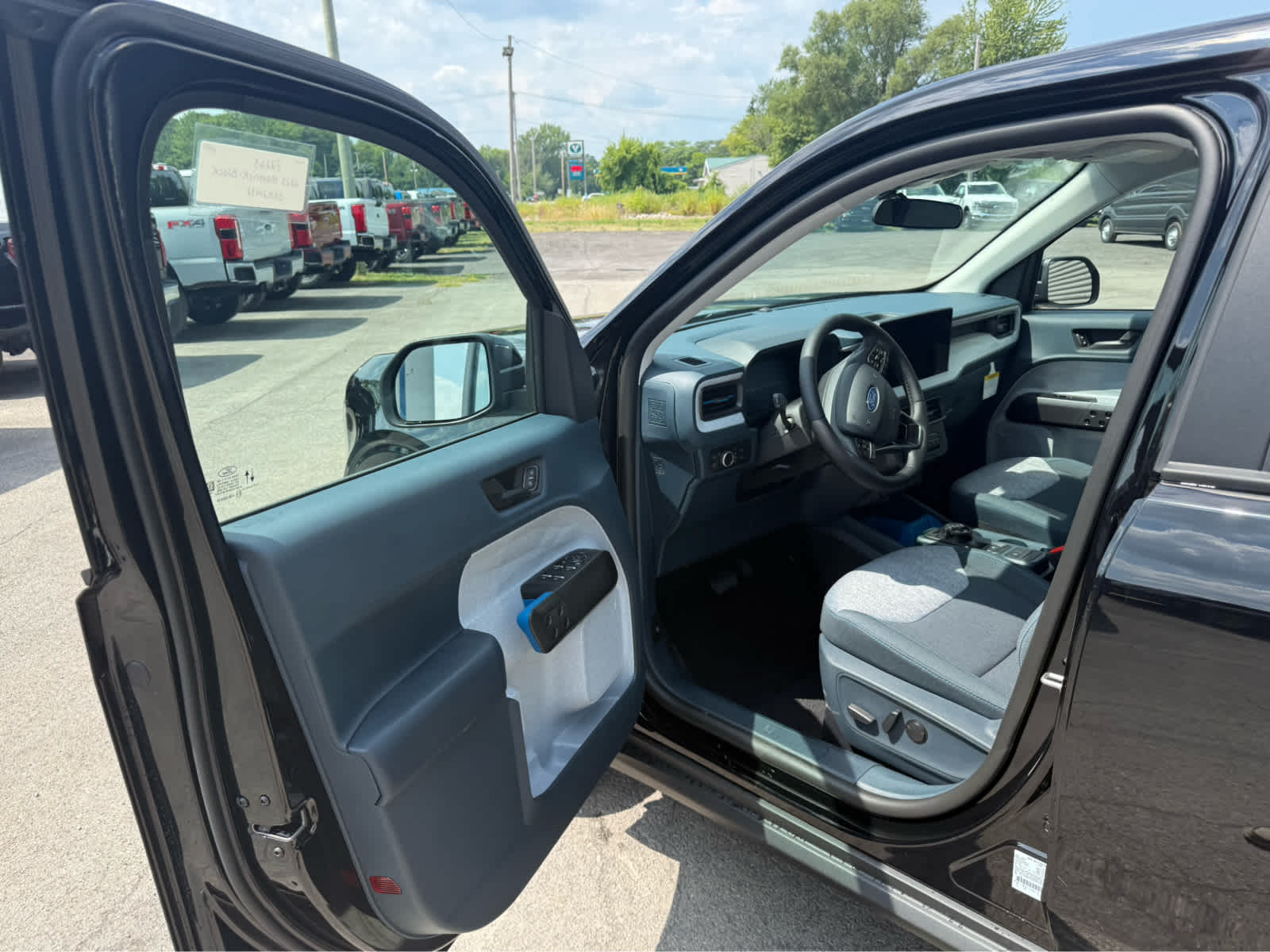 2025 Ford Maverick XLT - Shadow Black exterior view 8