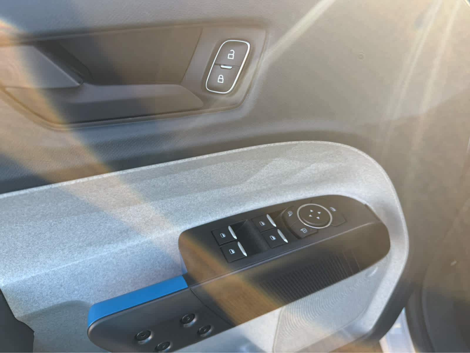 2025 Ford Maverick XLT - Space White Metallic exterior view 10