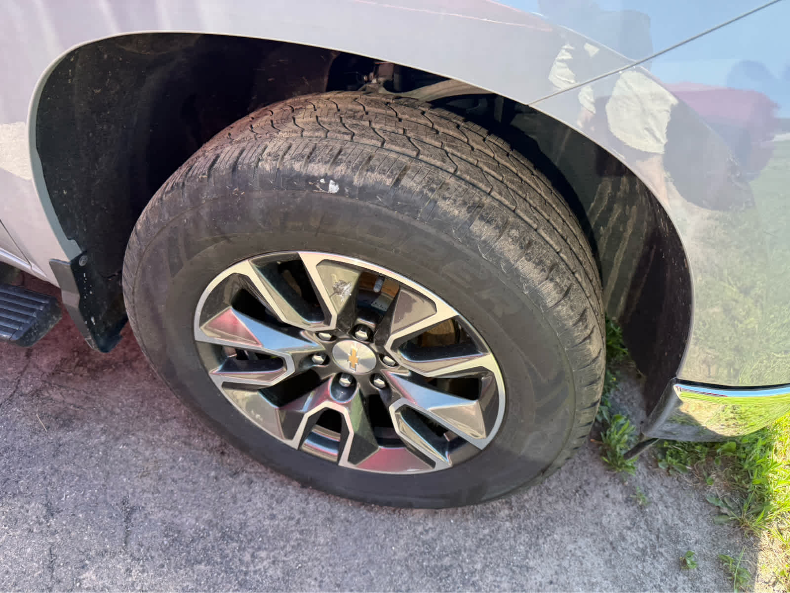 2024 Chevrolet Silverado 1500 LT - Slate Gray Metallic exterior view 4