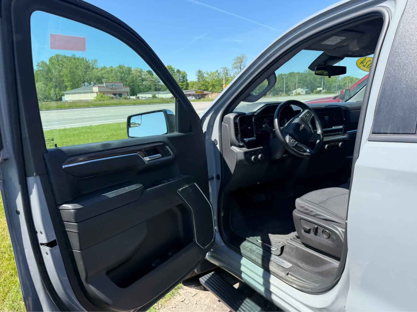 2024 Chevrolet Silverado 1500 LT - Slate Gray Metallic exterior view 9