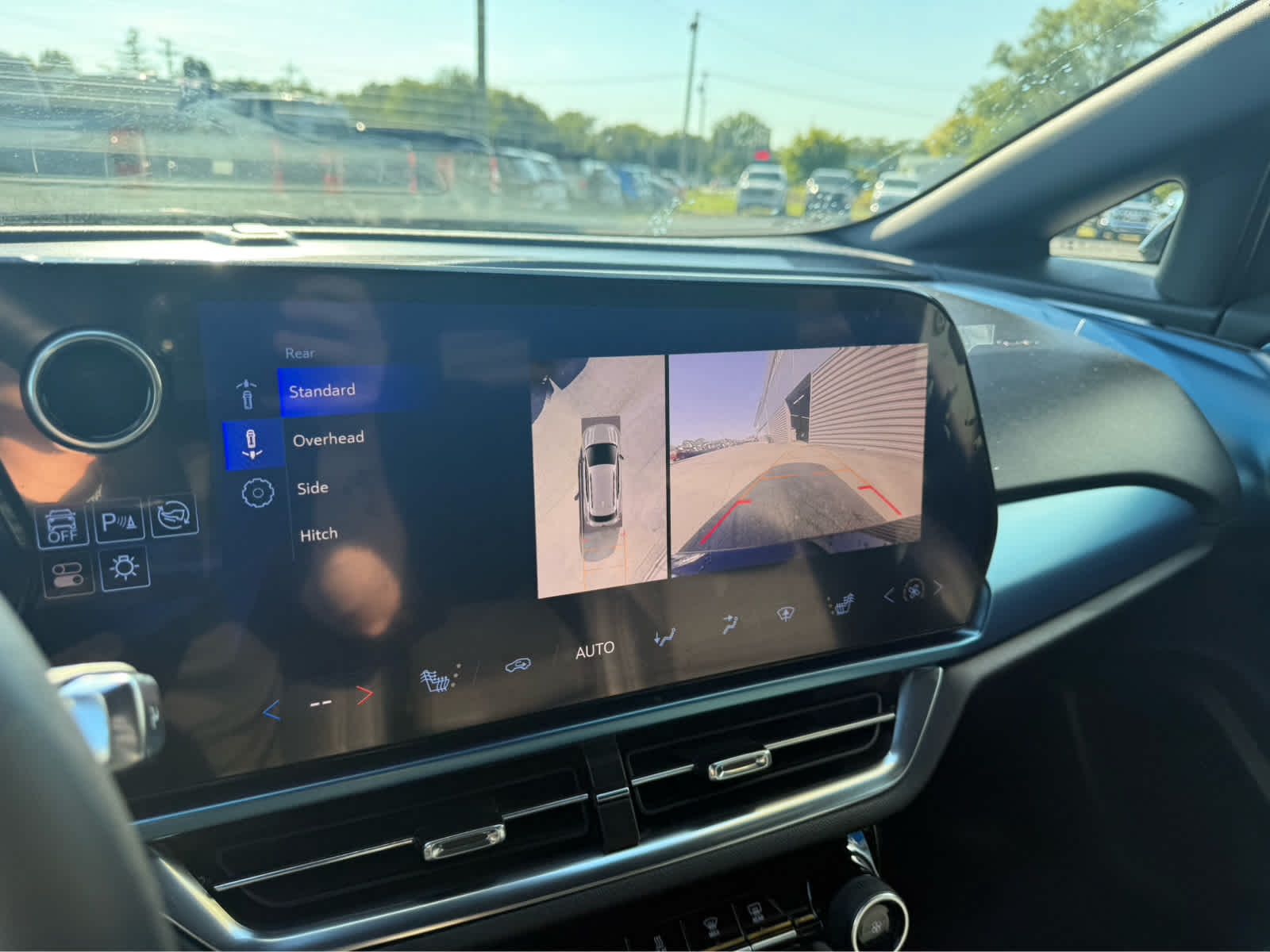 2025 Chevrolet Equinox EV LT - Black exterior view 20
