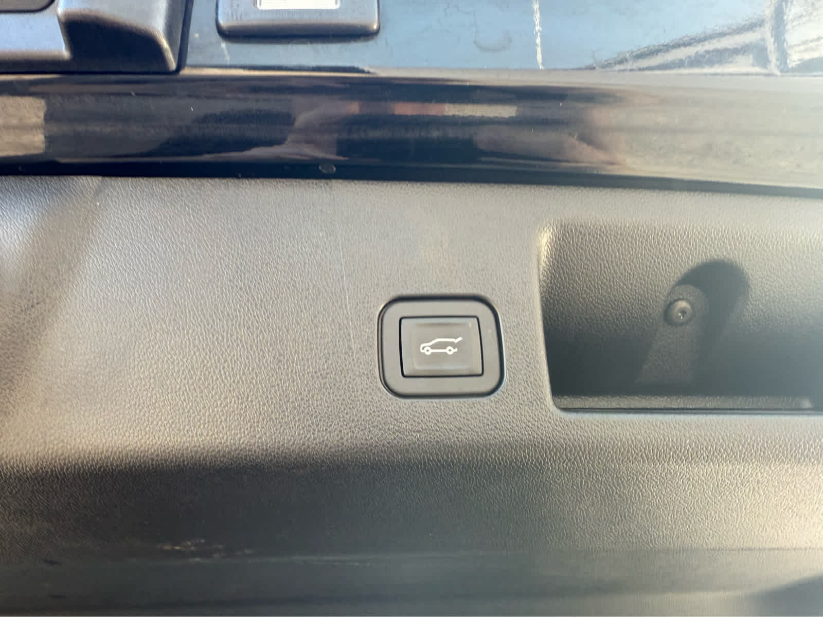 2025 Chevrolet Equinox EV LT - Black exterior view 19